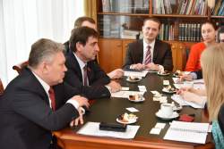 Руководители фракций Госсовета встретились с представителями Посольства Великобритании 
