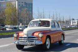 Генеральный секретарь Организации исламского сотрудничества проехался по Казани на старинных автомобилях