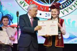 Фарид Мухаметшин вручил Гран-при победителям VII Международной олимпиады по татарскому языку