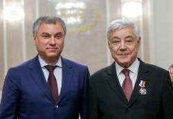 Вячеслав Володин вручил Фариду Мухаметшину почетный знак «За заслуги в развитии парламентаризма»
